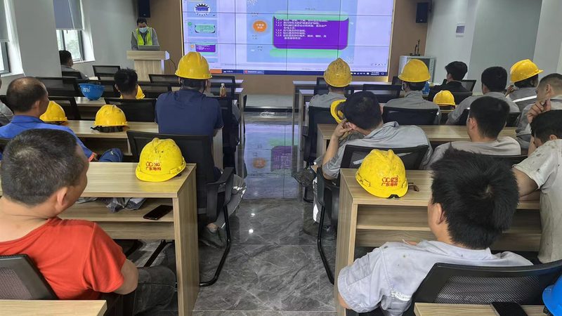 在申请退款时，需要准备以下材料：